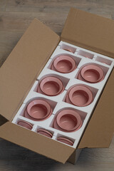 Ceramic baking pots are folded into stable packaging for transportation