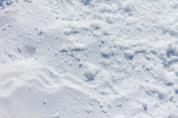 Obraz premium The snow is white and the ground is covered in it