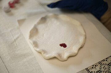 master class on painting clay plates with paints