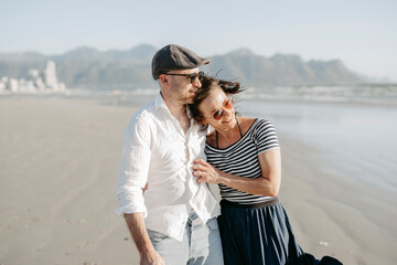 Liebespaar am Sandstrad, Cape Town,Südafrika