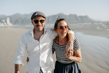 Liebespaar am Sandstrad, Cape Town,Südafrika