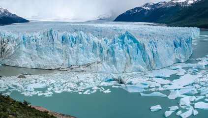 A breathtaking panoramic view of the Perito Moreno Glacier in Patagonia, Argentina. Highlighting Patagonia’s natural wonders and outdoor exploration.