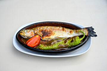 Fried Anchovies (Turkish Name: Hamsi Tava) .Hamsi, istavrit, sardalya tava. Balik kizartma. Izgara cipura levrek, palamut  yesil salata.