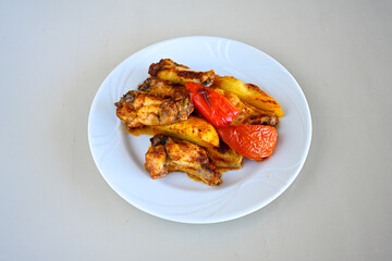 Sauteed chicken with carrots and peas ( Turkish ; Tavuk Sote ) Kori soslu, Kremali Mantarli, Meksika usulu tavuk.
