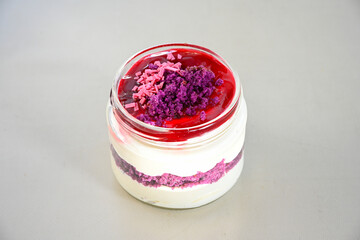 Close-up of homemade mug cakes with protein topping. Tek kisilik, adet yas pasta. Red velvet, Profiterol, meyveli, krokanli, frambuazli,  cikolatali yas pasta. Dogum gunu pastasi. Cilekli, frambuazli.