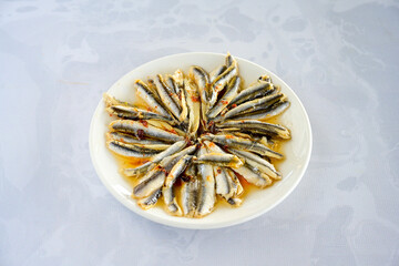 Fried Anchovies (Turkish Name: Hamsi Tava) .Hamsi, istavrit, sardalya tava. Balik kizartma. Izgara cipura levrek, palamut  yesil salata.