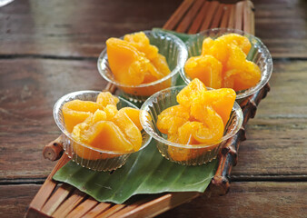  Pinched gold egg yolks thai dessert
