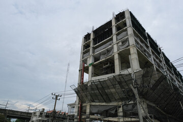 Construction of high-rise buildings with large machines