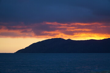 Naklejka premium sunset over the sea