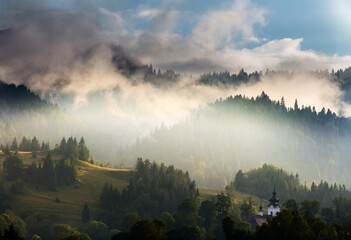 Pieniny w Wiosennych Mgłach 