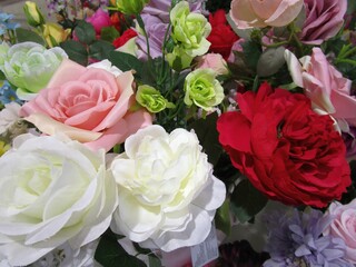 カラフルな造花の花束