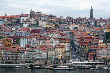 Fototapeta premium PORTO, PORTUGAL - NOVEMBER 8, 2024 : View of Ribeira, the beautiful part of Porto, from the side of Gaia
