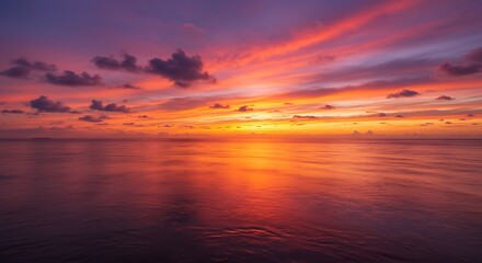 Naklejka premium Stunning sunset over the vibrant ocean. Dramatic colorful sky with clouds.