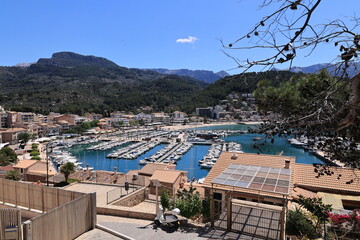 Sonniger Frühsommertag in Port de Soller auf der Spanischen Mittelmeerinsel Mallorca	