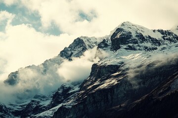 Obraz premium A majestic mountain landscape with thick snow cover and cloudy skies