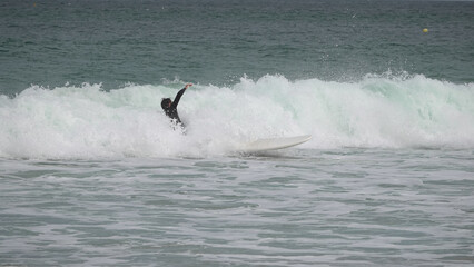 Surfeur dans la vague