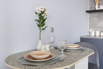 An Elegant and Modern Kitchen Table Setting Beautifully Decorated with Flowers and Glassware