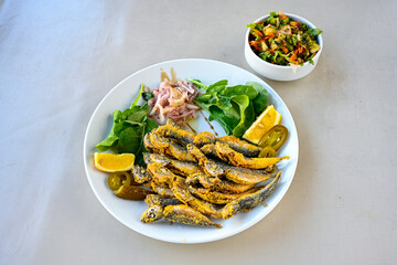 Fried Anchovies (Turkish Name: Hamsi Tava) .Hamsi, istavrit, sardalya tava. Balik kizartma. Izgara cipura levrek, palamut  yesil salata.