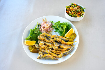 Fried Anchovies (Turkish Name: Hamsi Tava) .Hamsi, istavrit, sardalya tava. Balik kizartma. Izgara cipura levrek, palamut  yesil salata.