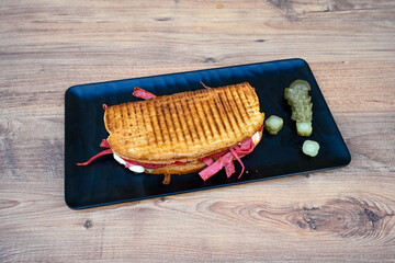 Turkish karisik atom kare  tost ( kasarli bazlama tost) . Sucuklu, Kasarli,  cheddarli, kavurmali...