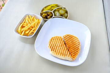 Turkish karisik atom kare  tost ( kasarli bazlama tost) . Sucuklu, Kasarli,  cheddarli, kavurmali...