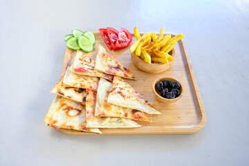 Turkish karisik atom kare  tost ( kasarli bazlama tost) . Sucuklu, Kasarli,  cheddarli, kavurmali...