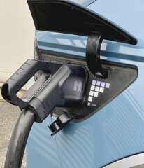 Auto mit Strom betanken