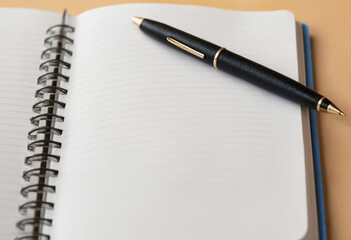 Naklejka premium pen on notebook