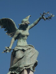 escultura en el cementerio 