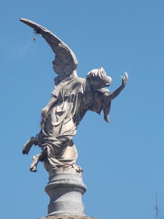 ESCULTURA EN EL CEMENTERIO DE BUENOS AIRES 