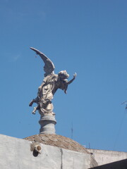 ESCULTURA EN EL CEMENTERIO
