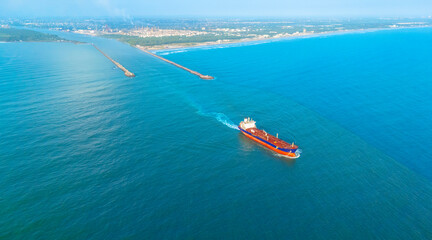 November 10, 2024, Tampico Tamaulipas, Mexico: A cargo ship leaves port along the Panuco River into...