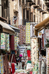 Magasins de tissus dans le centre ville de Palerme