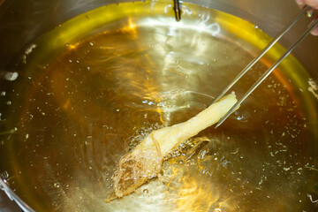 天ぷらを揚げる -1