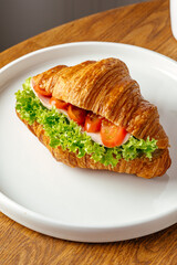 croissant with ham, tomatoes and lettuce