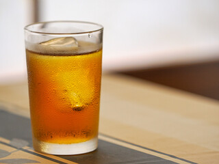 ガラスのコップに入った飲み物