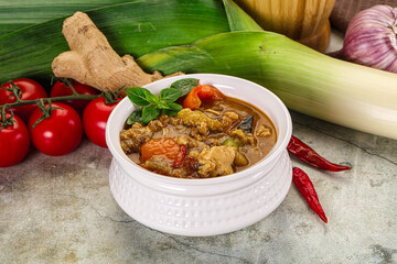 Thai curry with chicken and basil