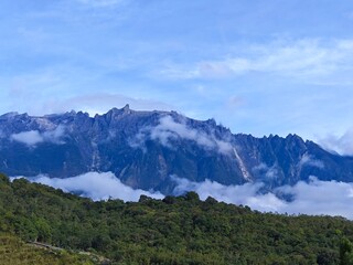 Naklejka premium mountains and clouds