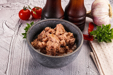 Canned tuna preserve for salad