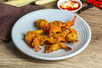 Golden deep prawn tempura wuth sauce
