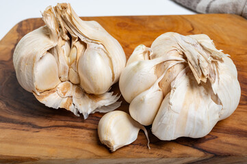 Cooking with dried French white garlic