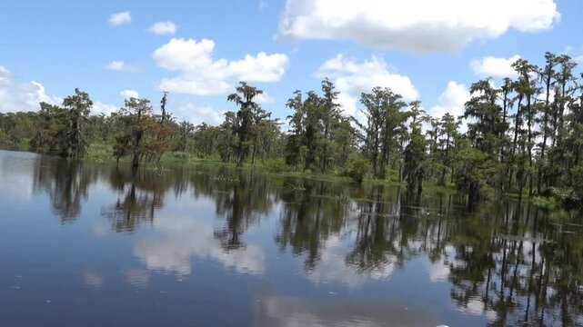 Travel in natural water way in Huma New Orlean 