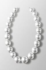 Obraz premium White pearl necklace on gray background