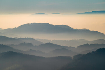 Aussicht über den Nordwarzwald beim Lotharpfad bei Inversion 