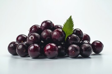 Fototapeta premium Grapes with leaf