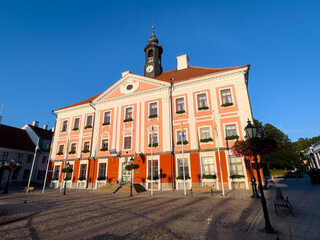 Naklejka premium Tartu Town Hall at sunrise.