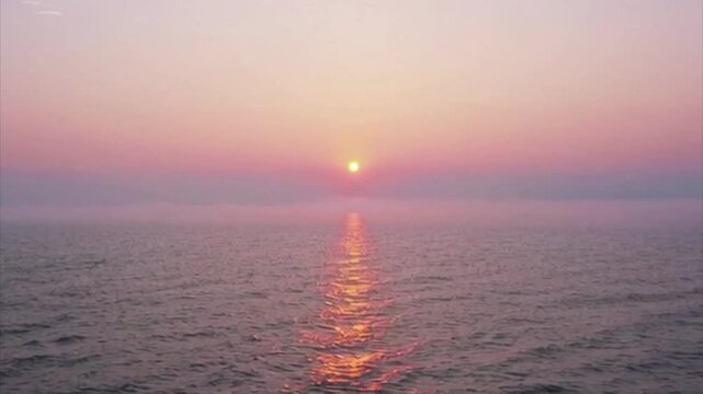 sunrise, dawn, daybreak, sunup, aurora, horizon, light, morning, glow, sky, east, radiance, warmth, first light, early hours, horizon line, brightness, twilight, morning rays, golden hour 일출, 새벽, 동이 틀