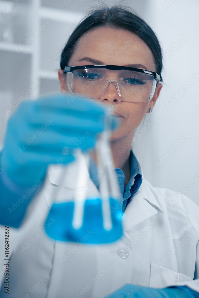 Aufkleber A dedicated scientist is meticulously analyzing a complex chemical solution within a wellequipped laboratory, gaining insights that contribute to the broader fields of chemistry and science