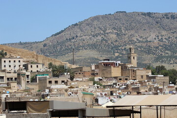 Vue sur la ville et la médina de Fès au Maroc