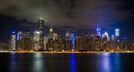 Fototapeta premium City skyline at night illuminated by a sea of lights creating a mesmerizing scene